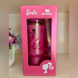 🎉LAST CHANCE🎉Limited Edition Stanley BARBIE™‎ ICON
40 OZ QUENCHER
